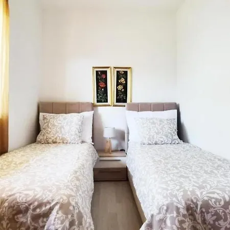 Apartment With Parking Space Novigrad - 24976 *